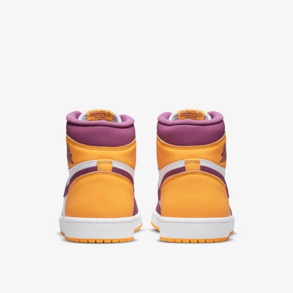 Nike | Air Jordan 1 Retro High - University Gold + Light Bordeaux - Picture 7 of 9